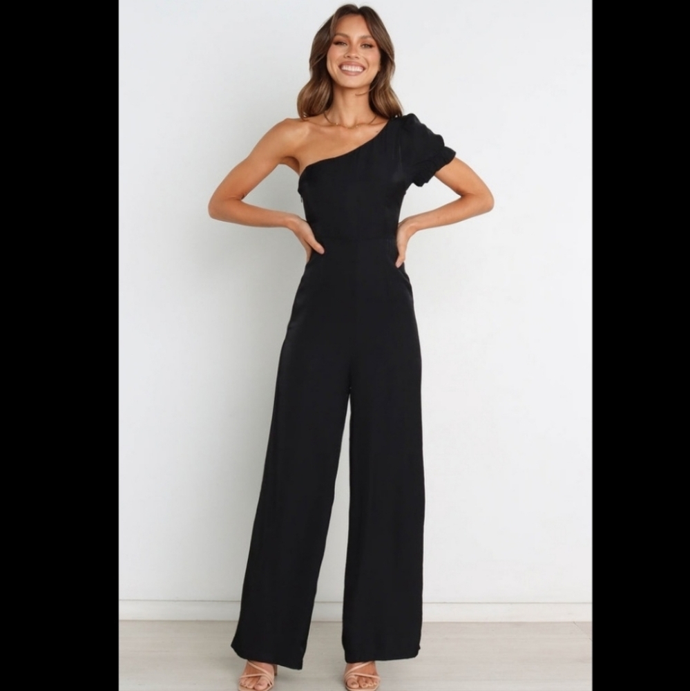 NWT Petal & Pup Inez Jumpsuit Black One Shoulder Short Sleeve Wide Leg, 0